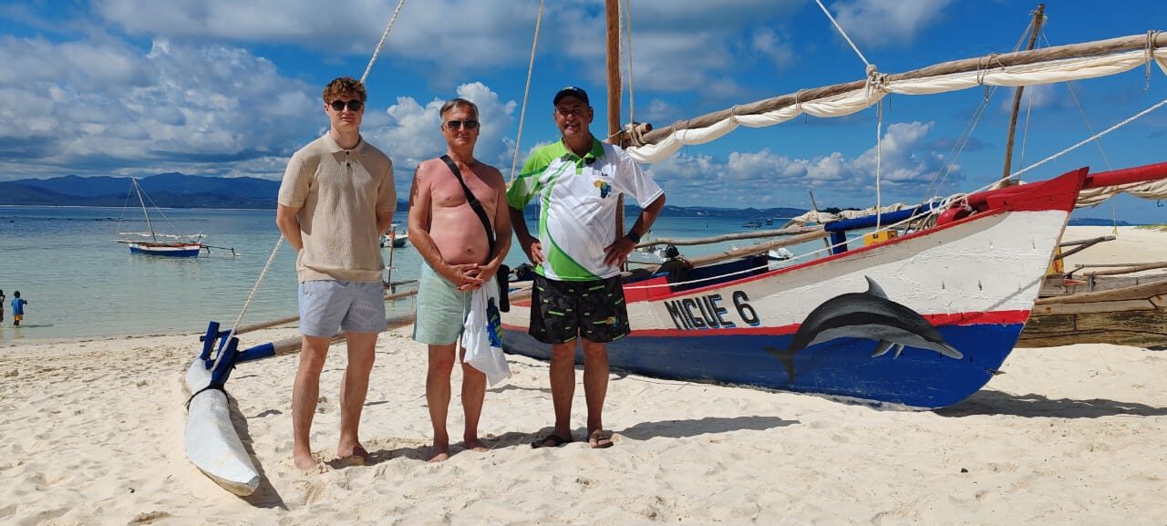 Guests beside the boat Migue 6